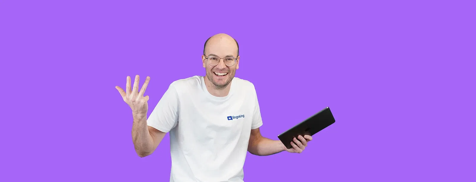 lingoking employee David pulling his shoulders up