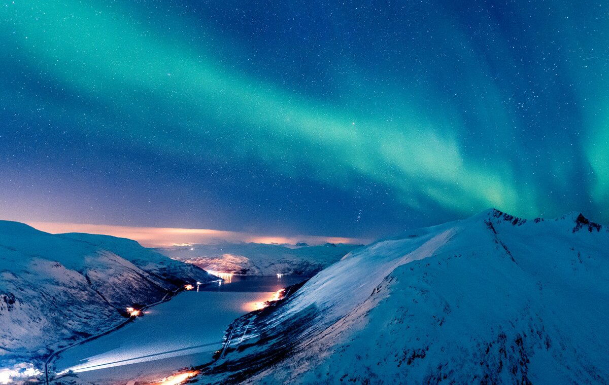 Polarlichter über See in Tromsø