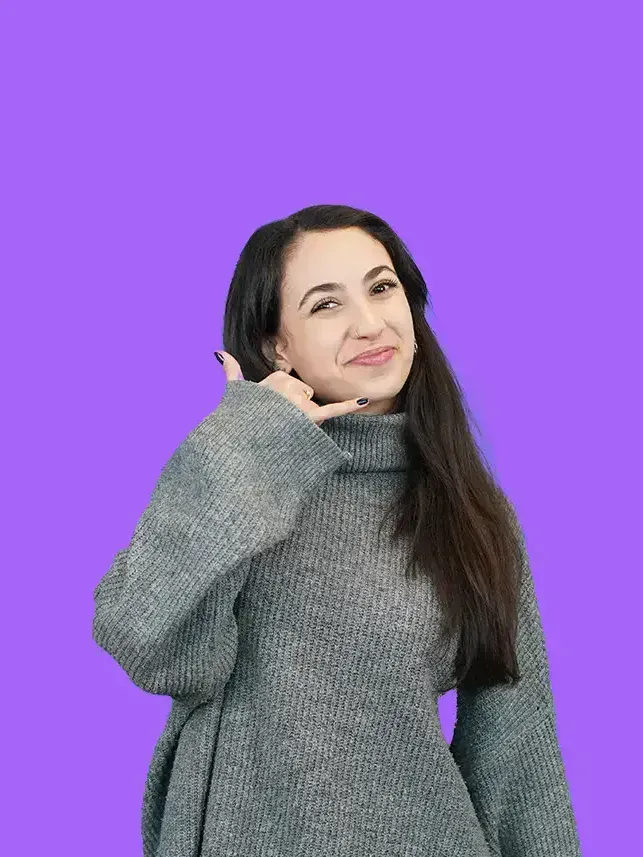 lingoking Mitarbeiterin zeigt das Telefonzeichen mit ihren Händen