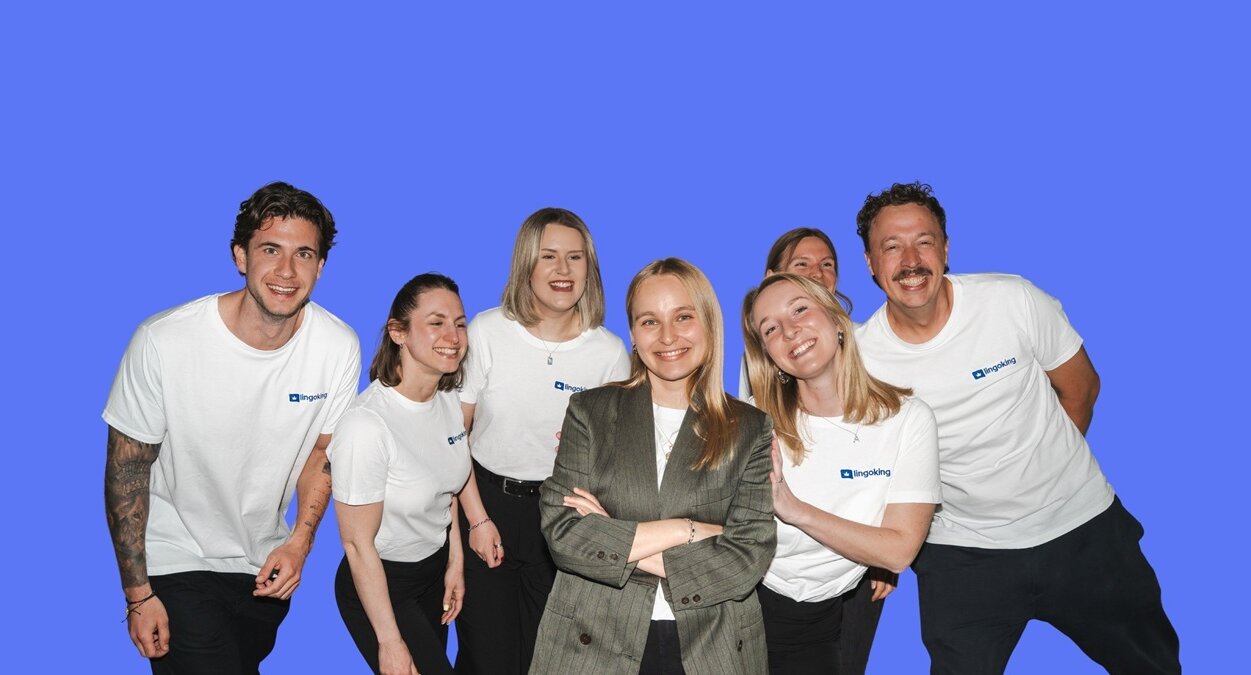lingoking human ressources lead Patrizia being hugged by employees