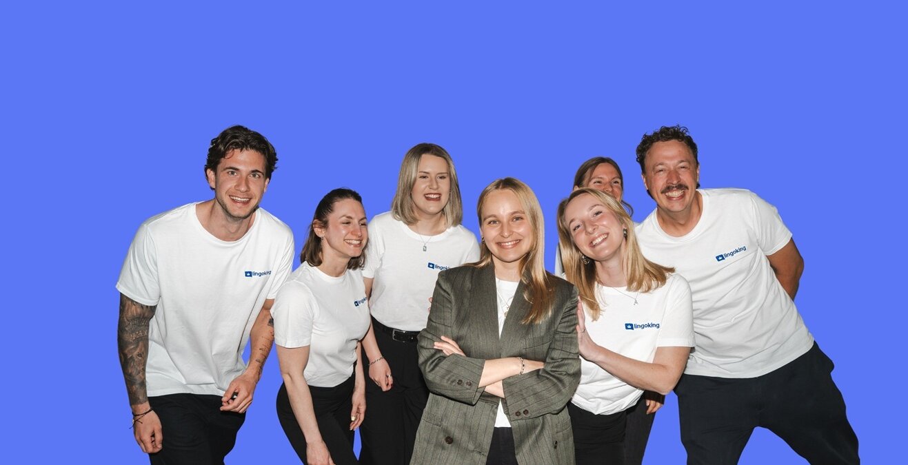 lingoking human ressources lead Patrizia being hugged by employees