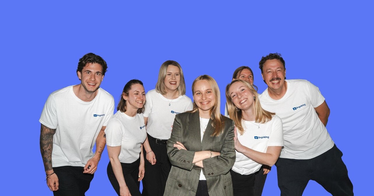 lingoking human ressources lead Patrizia being hugged by employees