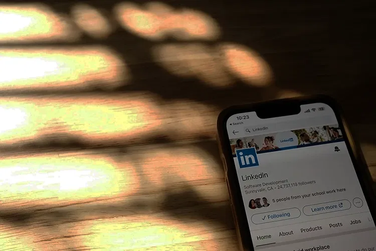 LinkedIn angezeigt auf Smartphone