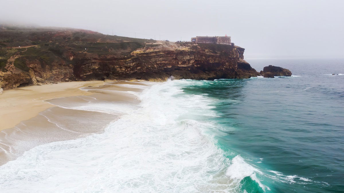 Strand von Nazare in Portugal